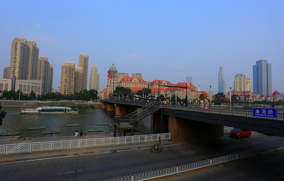 津城風(fēng)光