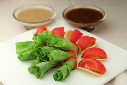 麻醬番茄生菜卷