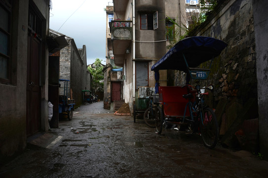 小巷里的三輪車