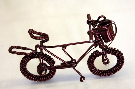金屬絲制作的自行車模型