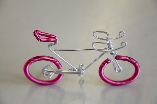 金屬絲自行車模型