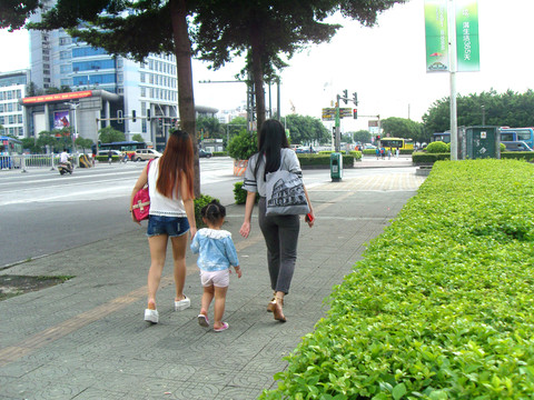街拍小孩婦女行人
