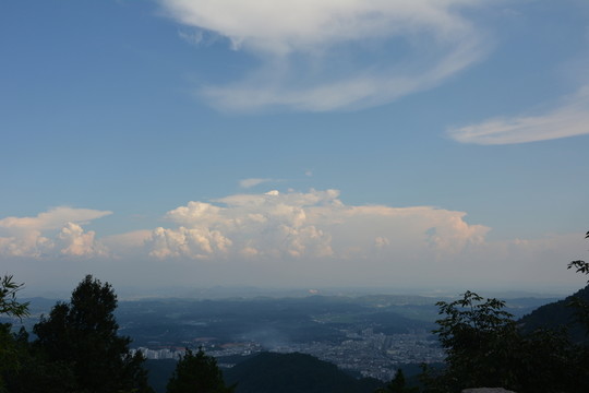 藍(lán)天白云