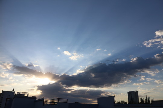 朝云晨光