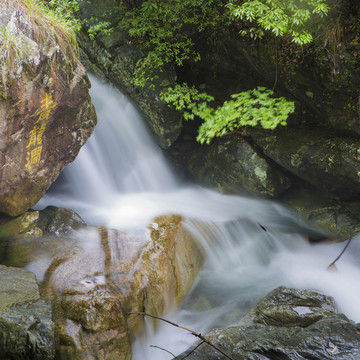 瀑布 山泉 溪流