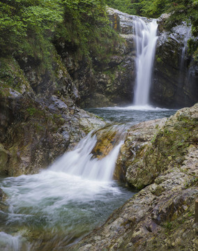 瀑布 山泉 溪流
