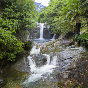 山泉 瀑布 飛流