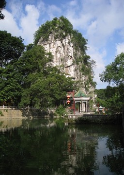 獨(dú)秀峰