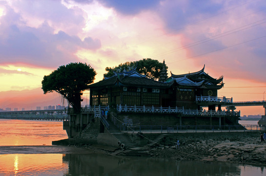 金山寺的黃昏景象