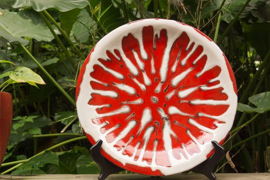 紅色陶盤(pán)藝術(shù)品