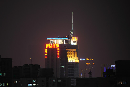 樓頂霓虹燈
