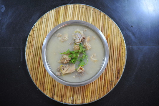 養(yǎng)生大骨鍋