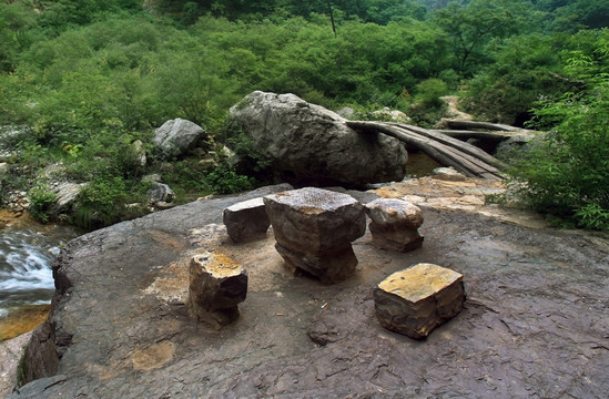 山間石凳 山水