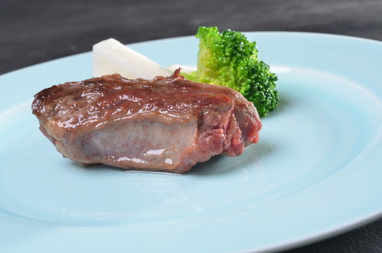 炭燒進(jìn)口牛肋肉