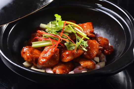 滋味三杯雞翅煲