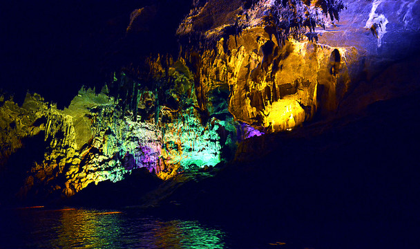 水洞內(nèi)景