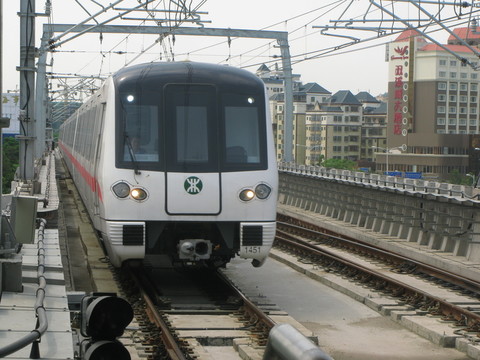 深圳地鐵羅寶線列車