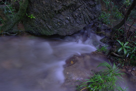 山澗流水