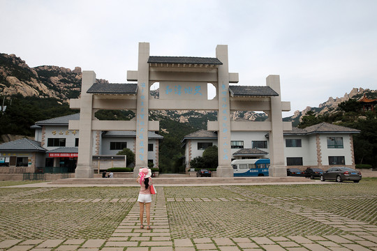 嶗山石牌坊