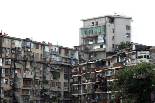 擁擠的城市多層住宅樓