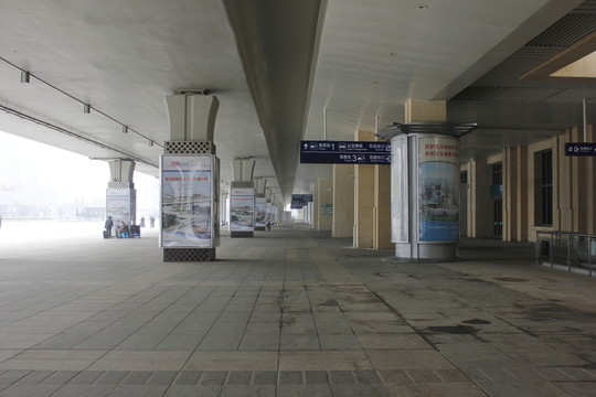 濟(jì)南西站出站口