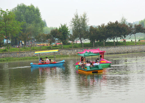水中游船