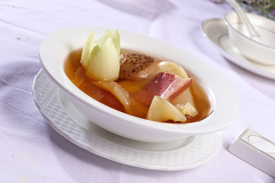 菜膽肘子燉花膠