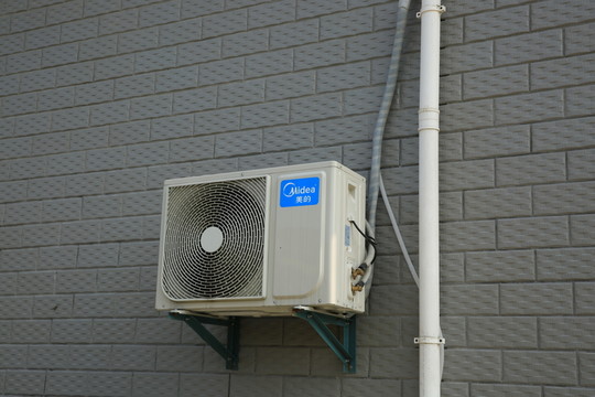 空調(diào)外掛機(jī)墻壁