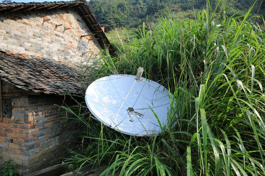 野外衛(wèi)星電視接收鍋