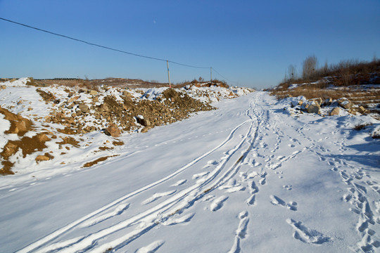 大雪覆蓋的道路