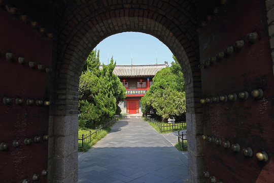 廟門