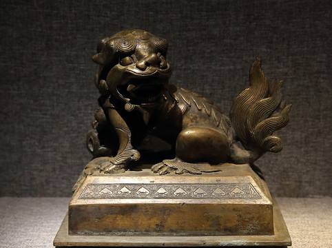 清代蹲獅鈕方爐蓋