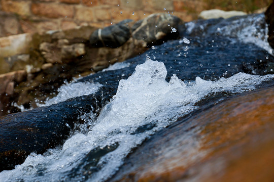 溪水
