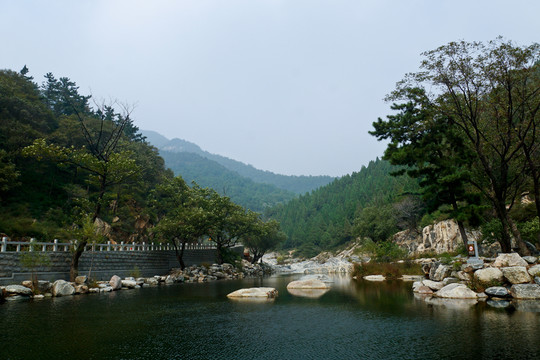 泰山彩石溪風(fēng)光