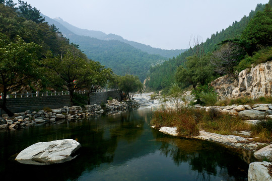 泰山彩石溪風(fēng)光