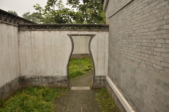 北京大觀園內(nèi)花瓶型的門洞