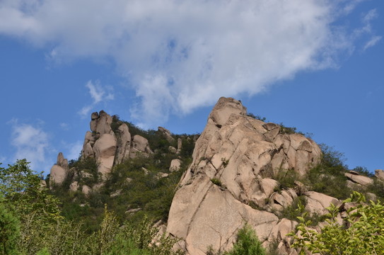 怪石嶙峋