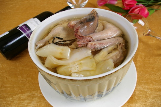冬蟲(chóng)草花膠燉水鴨