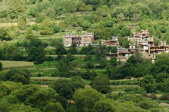 著名旅游風(fēng)景甲居藏寨