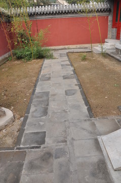 院內(nèi)青石板路