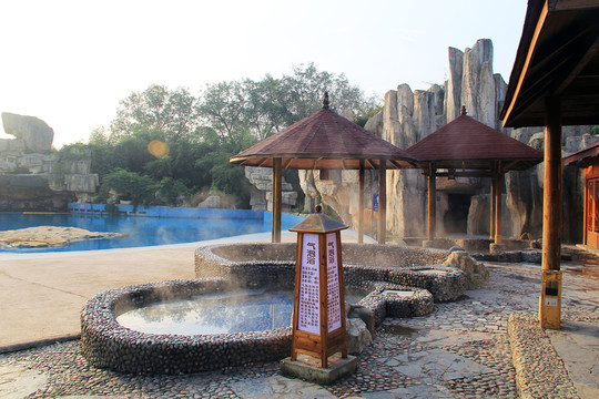 湯池金孔雀溫泉