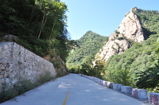筆直的公路