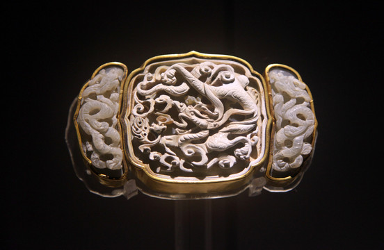 金鑲白玉鏤空云龍紋絳環(huán)