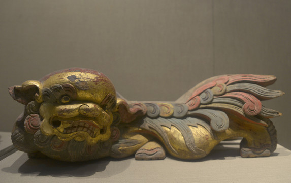 金漆圓雕獅形建筑木構(gòu)件