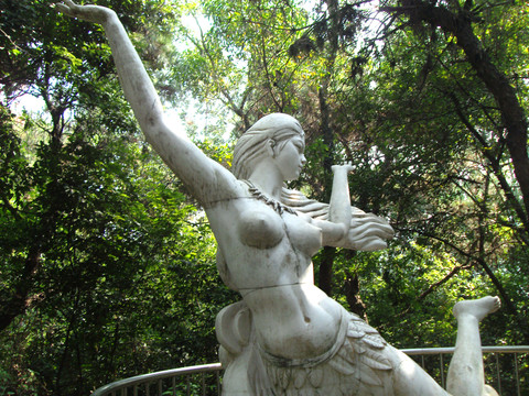 美女雕塑