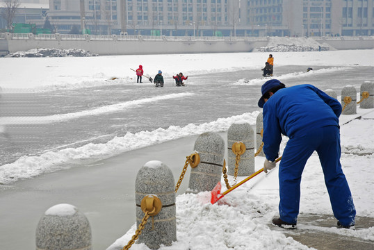 打掃積雪