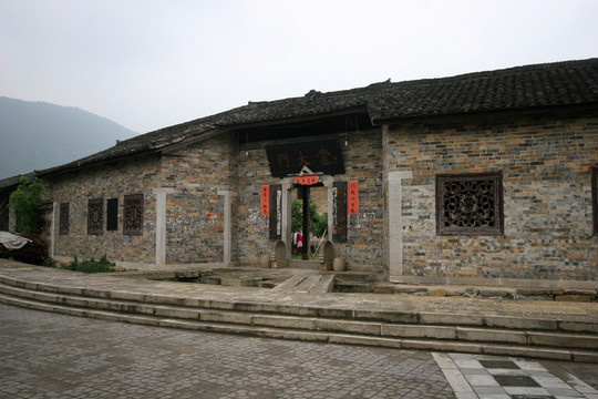 張谷英村