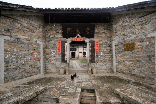 張谷英村