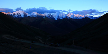 貢嘎山