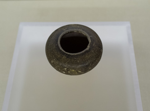 釉陶水盂